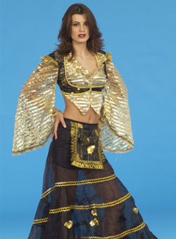 Denisa Kola me kostum popullor