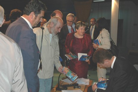 Autografe pėr pjesėmarrėsit