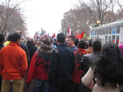 Pavar�si p�r Kosov�n, tubim n� New York