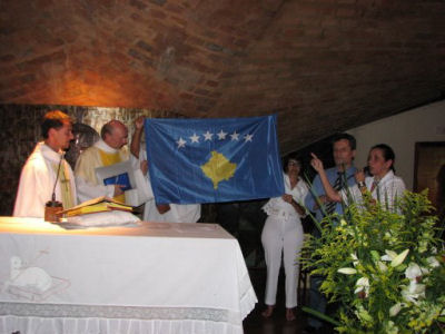 Flamuri i Kosovs n kishn famullitare t Shn Margarits Maria Alakokue, n Brazil