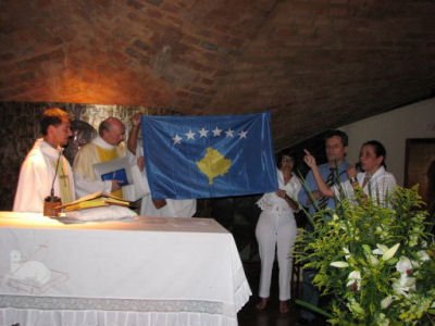 Flamuri i Kosovės nė kishėn famullitare tė Shėn Margaritės Maria Alakokue, nė Brazil