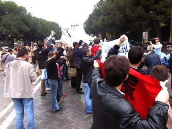 Protest� e l�vizjes Mjaft