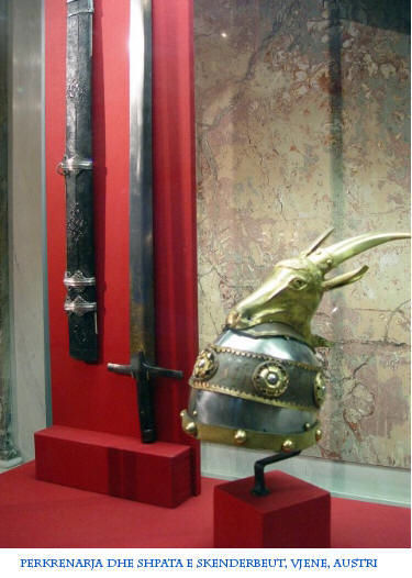 Skënderbeu - përkrenarja dhe shpata në Vjenë
