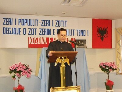 Dom Pjet�r Popaj gjat� lutjes