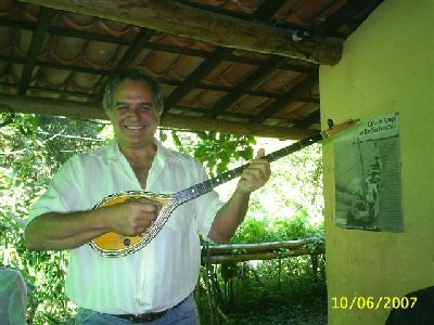 Maestro i Madh i Muzik�s luan me �ifteli