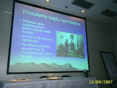 Engj�ll Koliqi paraqet me overhead takimin e tij me presidentin Sejdiu