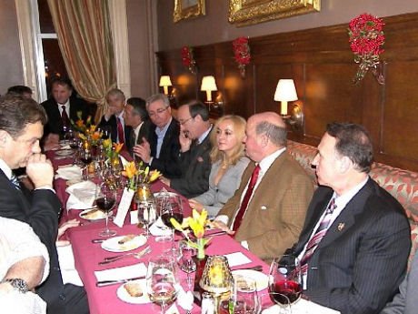 Frank G. Wisner takim me shqiptar� n� New York