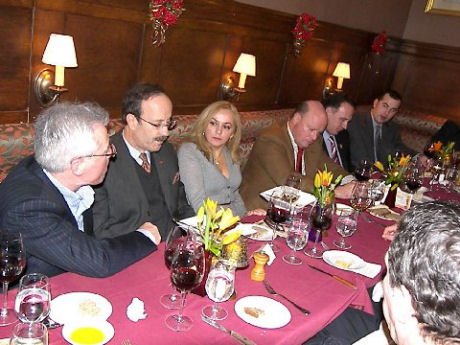 Frank G. Wisner takim me shqiptar� n� New York