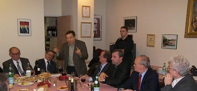 Vatra pret nj� delegacion nga Kosova