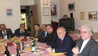 Vatra pret nj� delegacion nga Kosova