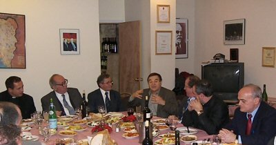 Vatra pret nj� delegacion nga Kosova