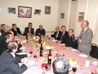 Vatra pret nj� delegacion nga Kosova