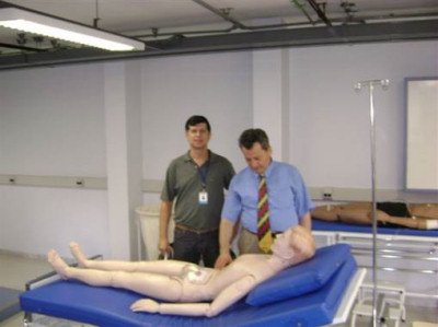 Engj�lli, n� fakultetin e mjek�sis�, me Prof. Dr. Luis Fernandes Soares