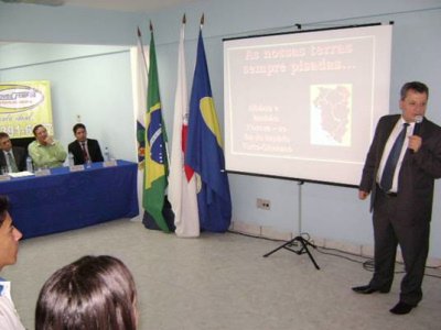 Prof. Engj�lli gjat� ligj�rat�s