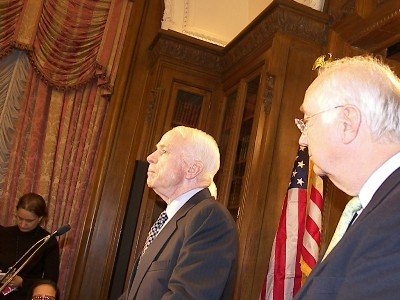 LQSHA fushat� p�r John McCain