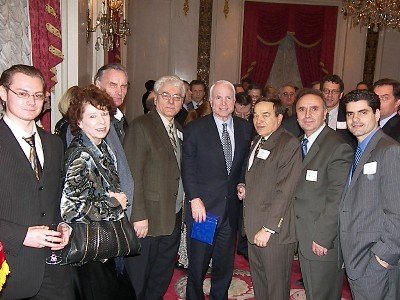 LQSHA fushat� p�r John McCain
