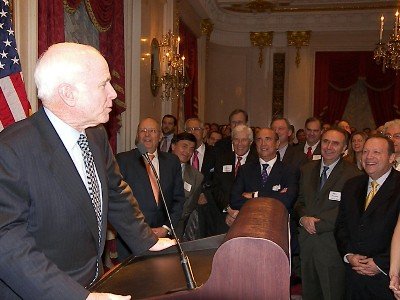 LQSHA fushat� p�r John McCain