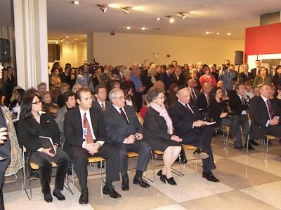 Ekspozita, n� p�rkujtim t� Holokaustit