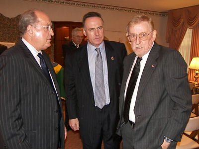 Ish ambasadori Uiliam Uok�r n� p�rkujtim t� vdekjes s� t� shoqes