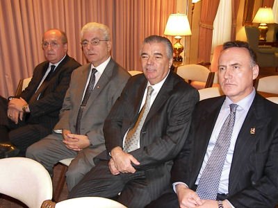 Ish ambasadori Uiliam Uok�r n� p�rkujtim t� vdekjes s� t� shoqes